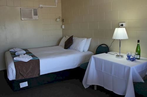 Windsor Hotel Motel Делбі Екстер'єр фото